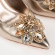 Alma En Pena Дамски златни обувки с брошка - изглед 5