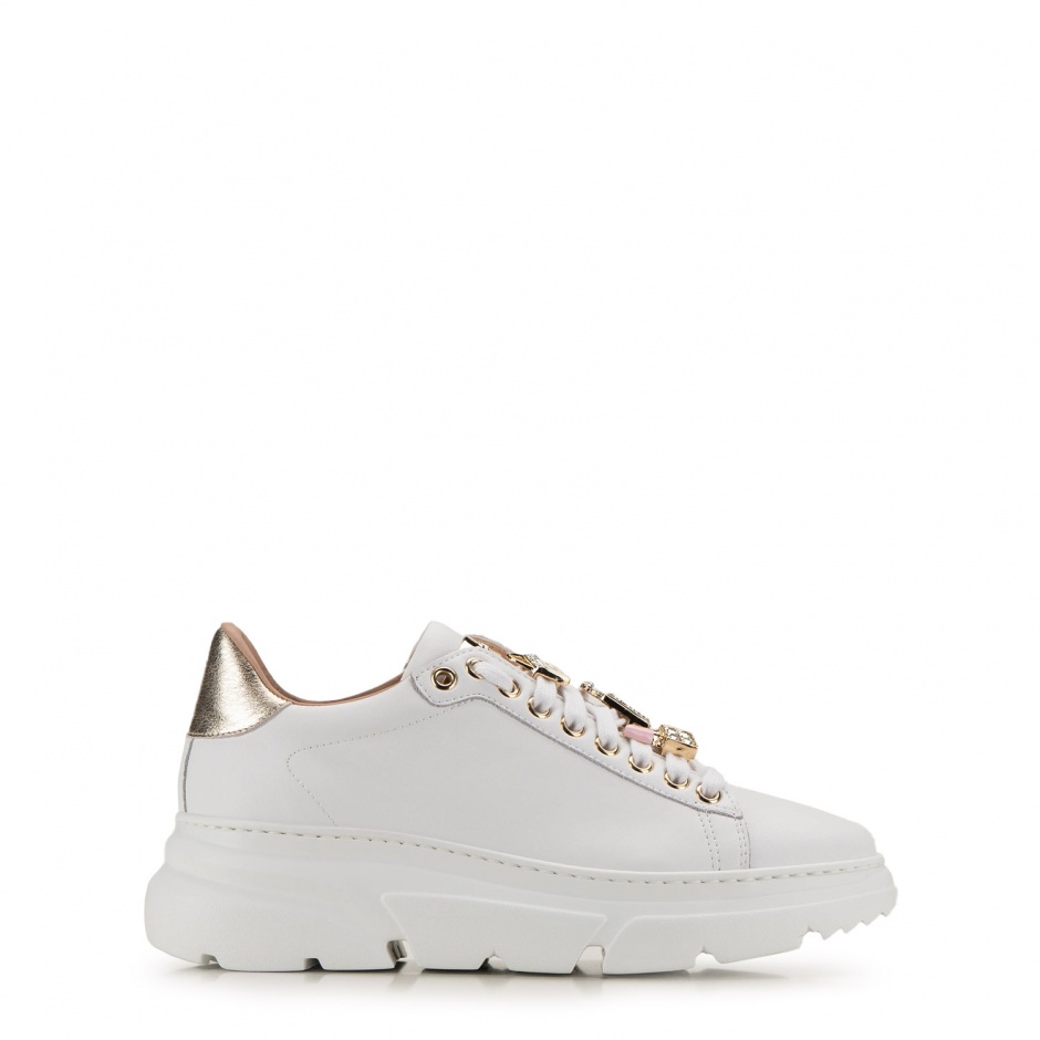 STOKTON Дамски бели обувки с брошки - изглед 1