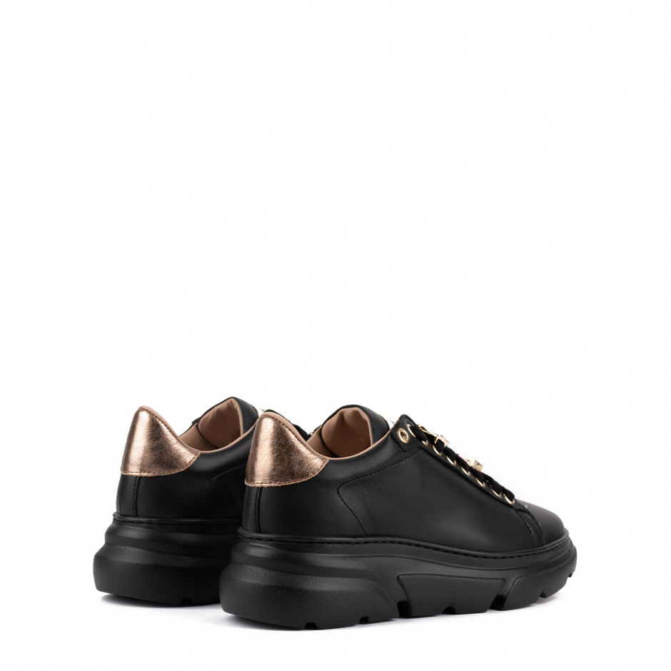 STOKTON Дамски черни обувки с брошки - изглед 3