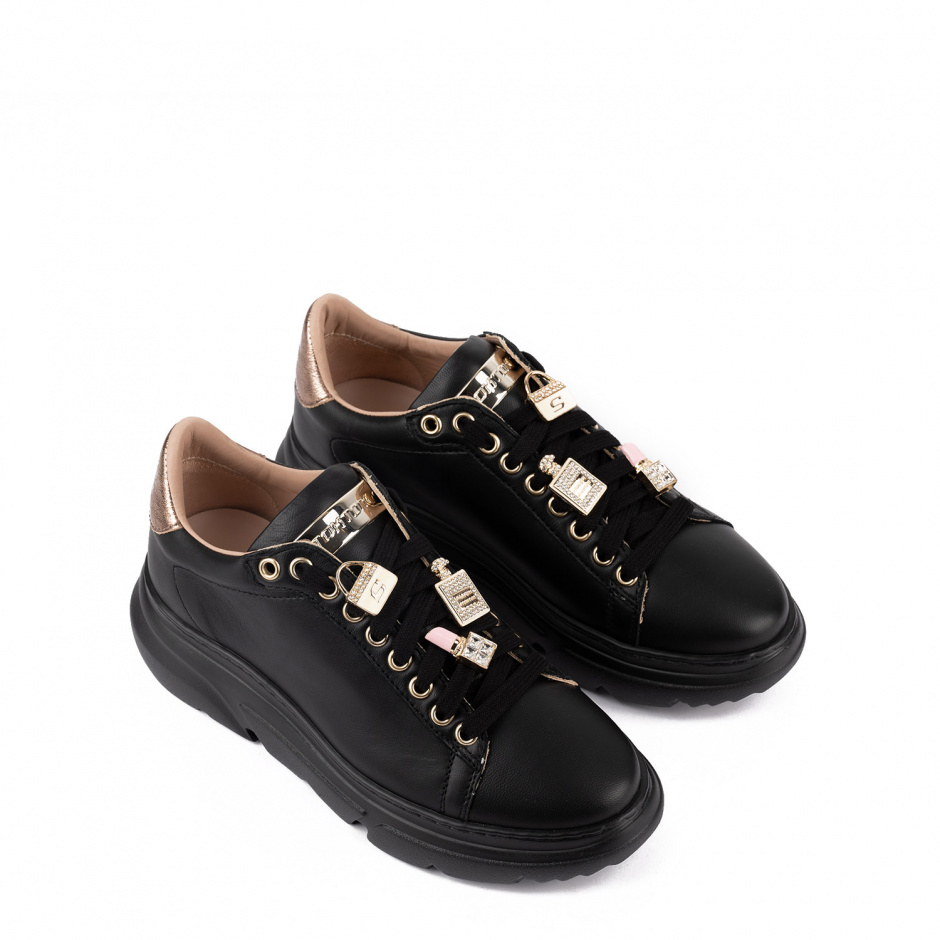 STOKTON Дамски черни обувки с брошки - изглед 2