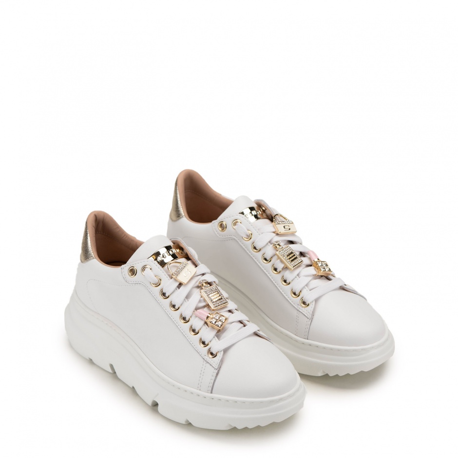 STOKTON Дамски бели обувки с брошки - изглед 2