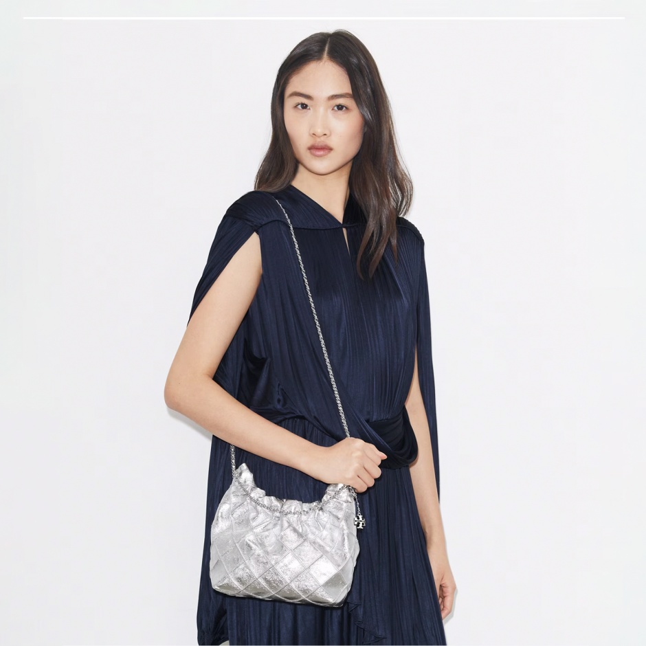 TORY BURCH Дамска сребърна хобо чанта MINI FLEMING - изглед 3